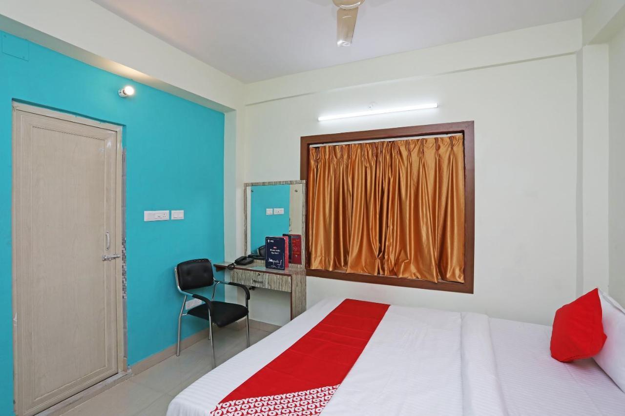 OYO 17187 Urban Casa Hotel Kalkutta Kültér fotó